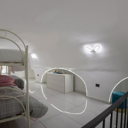 Royal Spaccanapoli Apartment Bagian luar foto