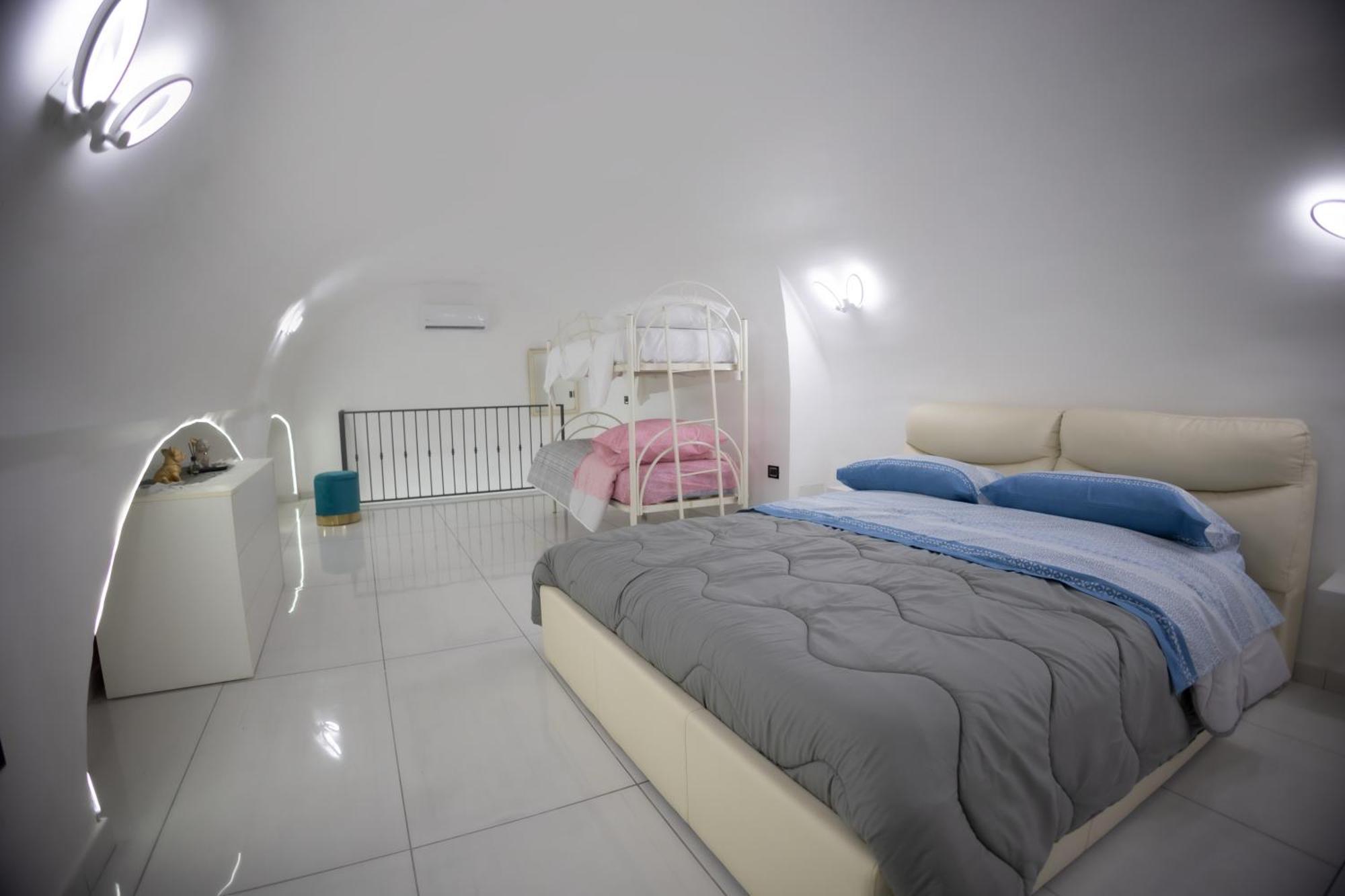 Royal Spaccanapoli Apartment Bagian luar foto