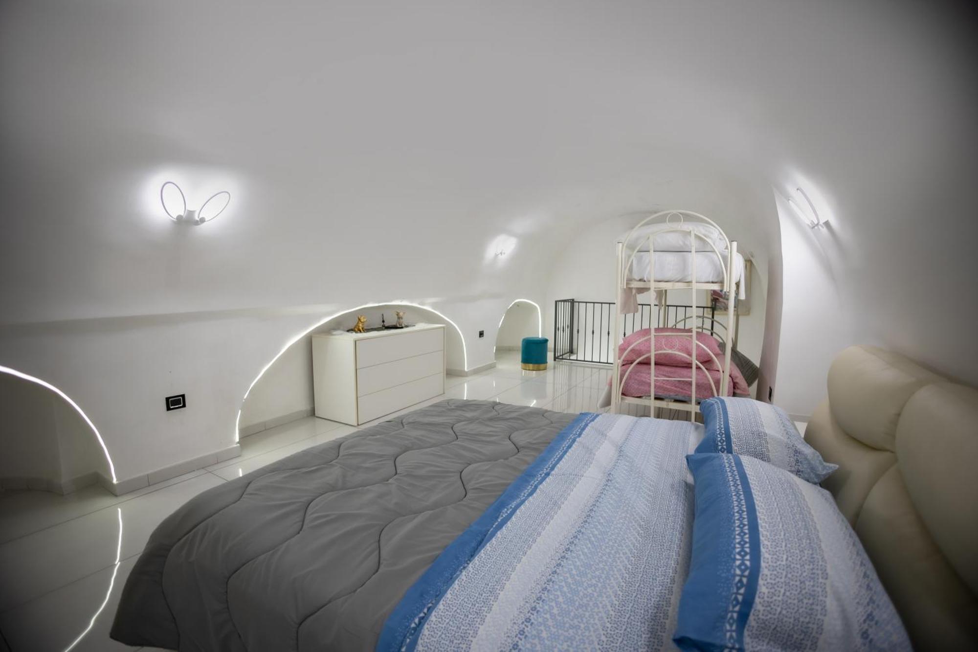 Royal Spaccanapoli Apartment Bagian luar foto