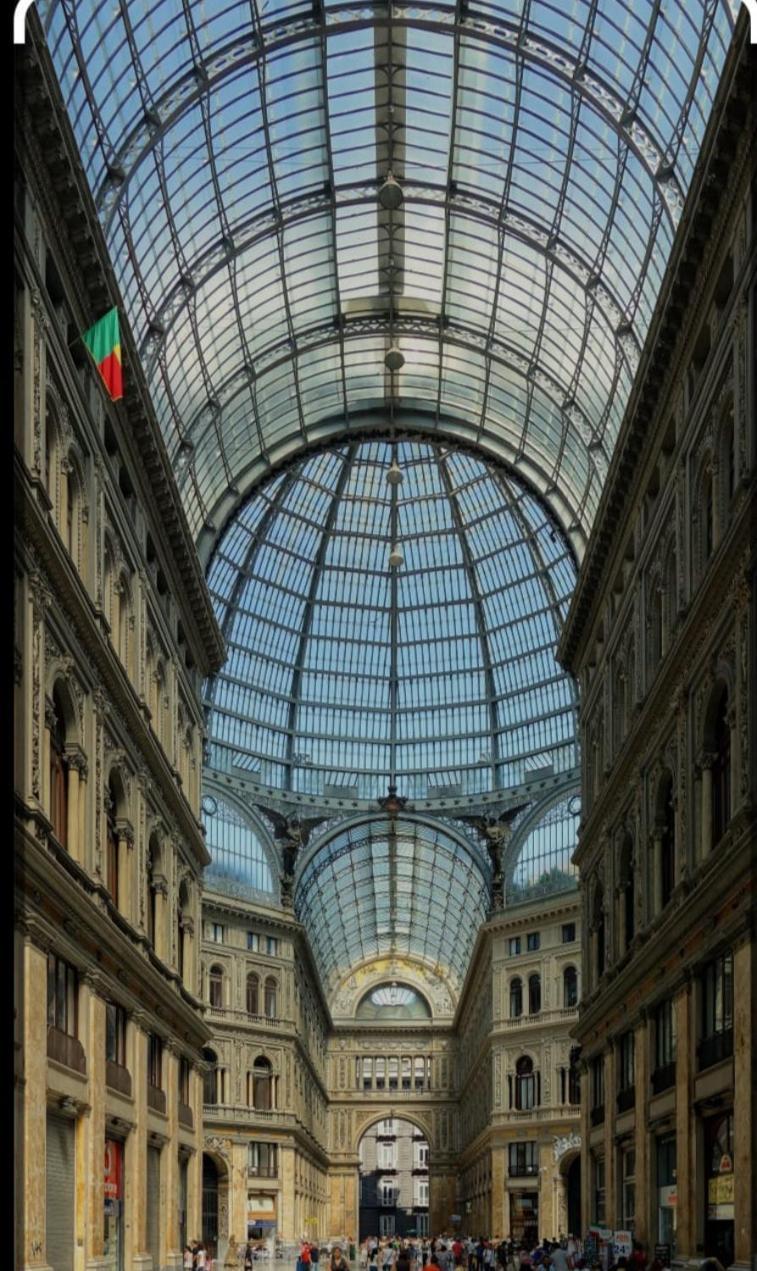 Royal Spaccanapoli Apartment Bagian luar foto