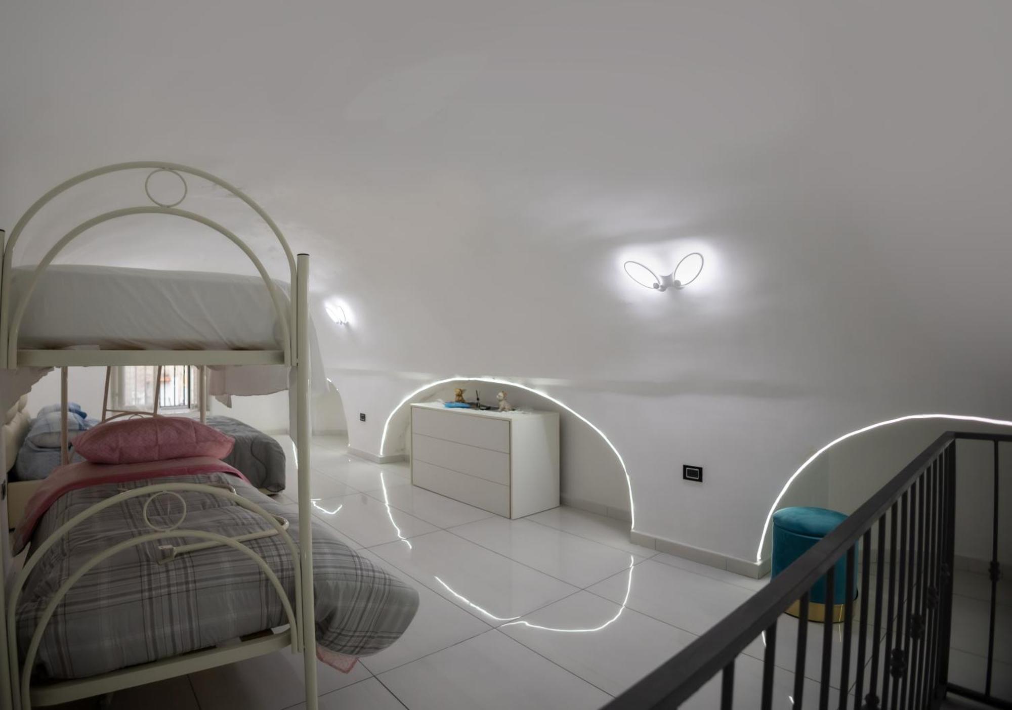 Royal Spaccanapoli Apartment Bagian luar foto