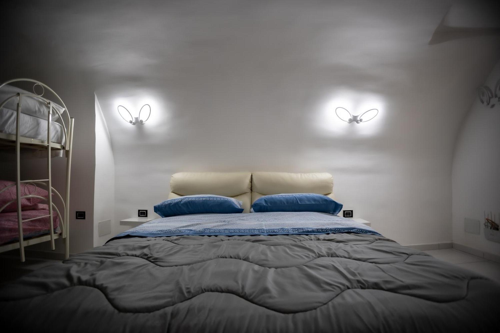 Royal Spaccanapoli Apartment Bagian luar foto